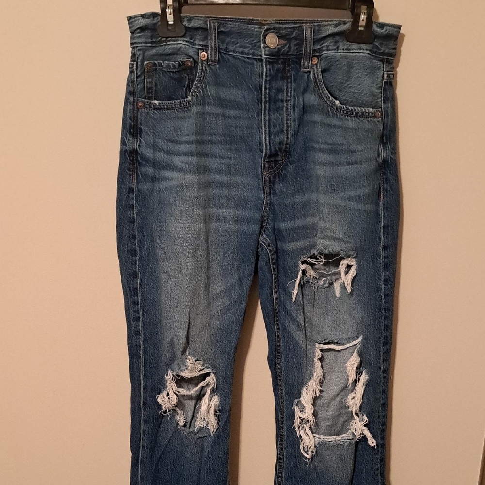 Aeropostale Straight Leg Distressed Blue Jeans. Size 6. - Picture 1 of 10